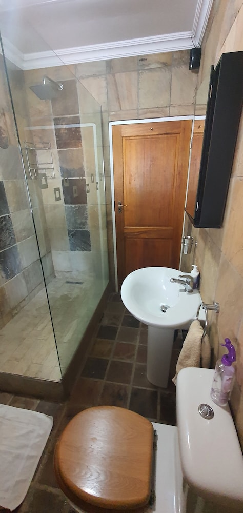 Pepper Tree Bnb 47/50