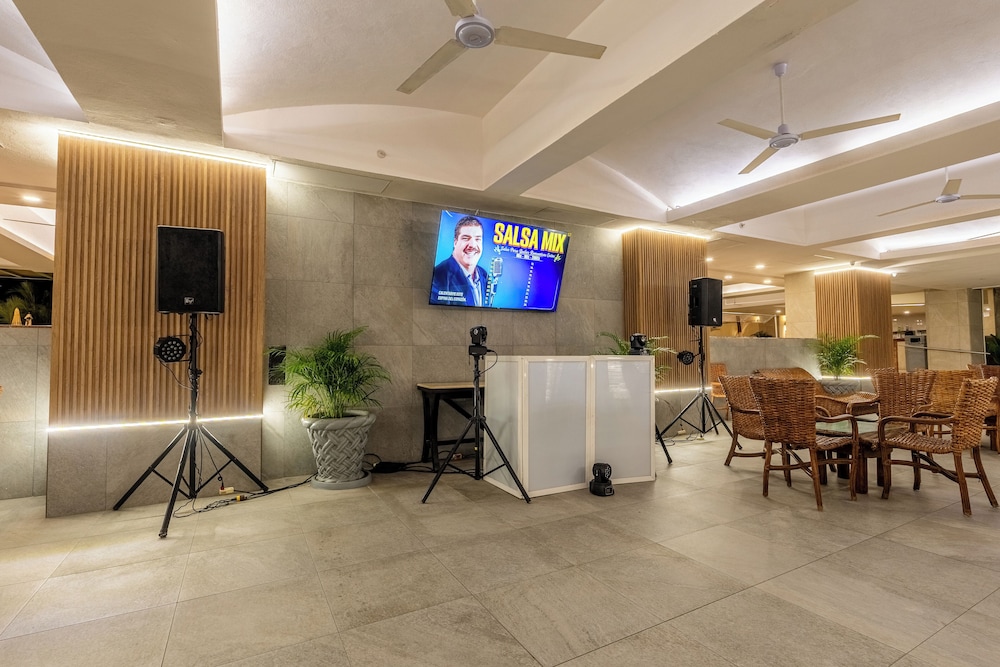 Copacabana Beach Hotel Acapulco 45/68