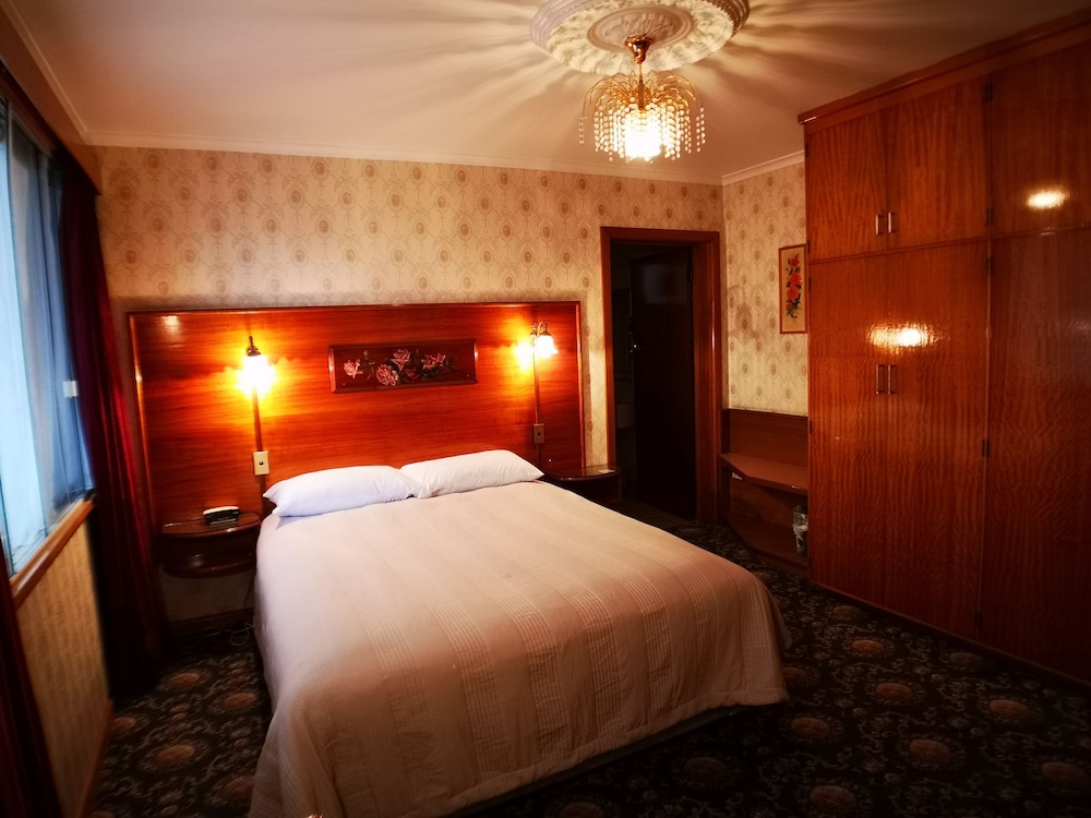 MOTEL MAYFAIR ON CAVELL 30/74