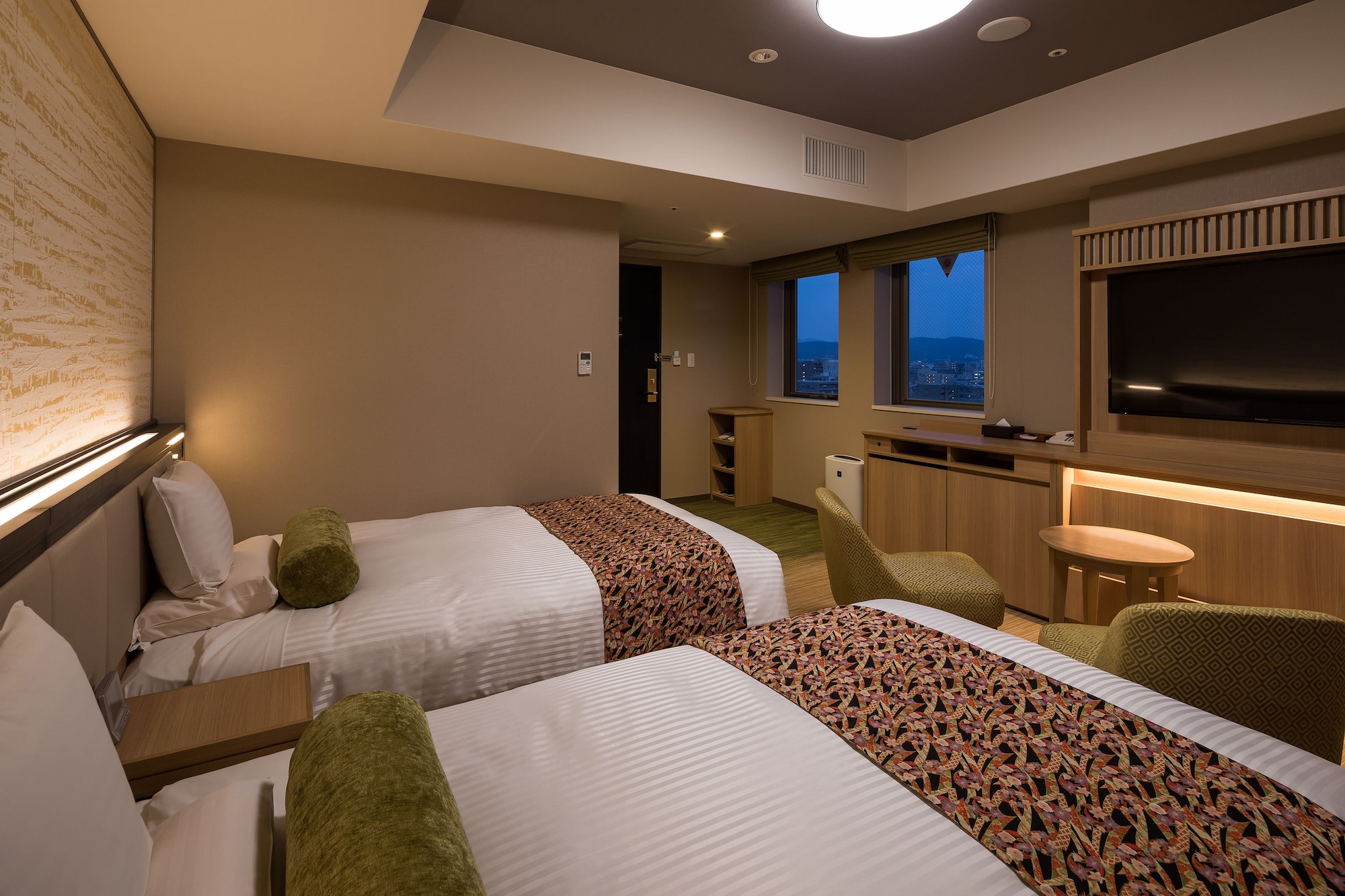 DELUXE, TWIN BEDS
