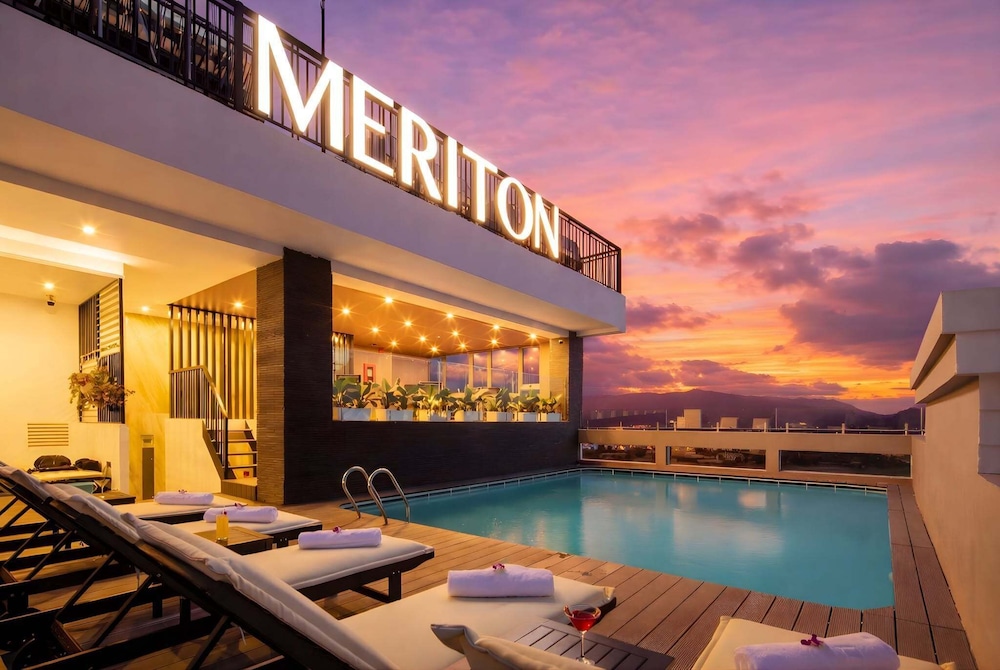Meriton Hotel 73/100