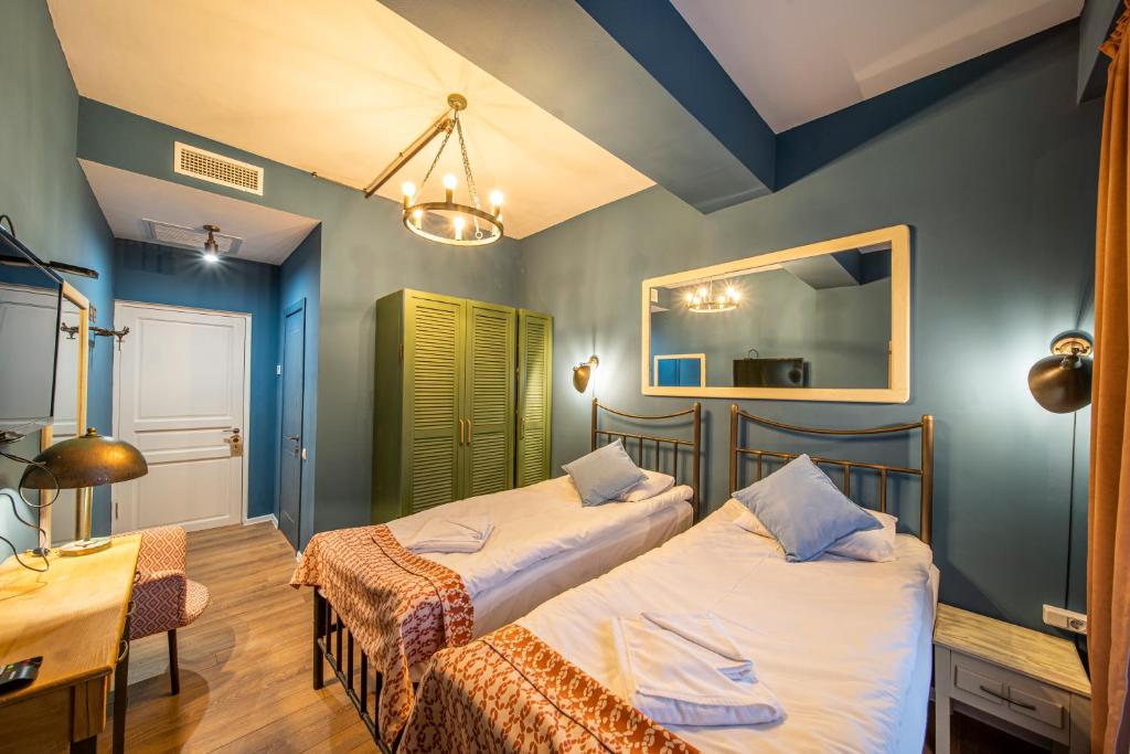 Standard Twin Room: