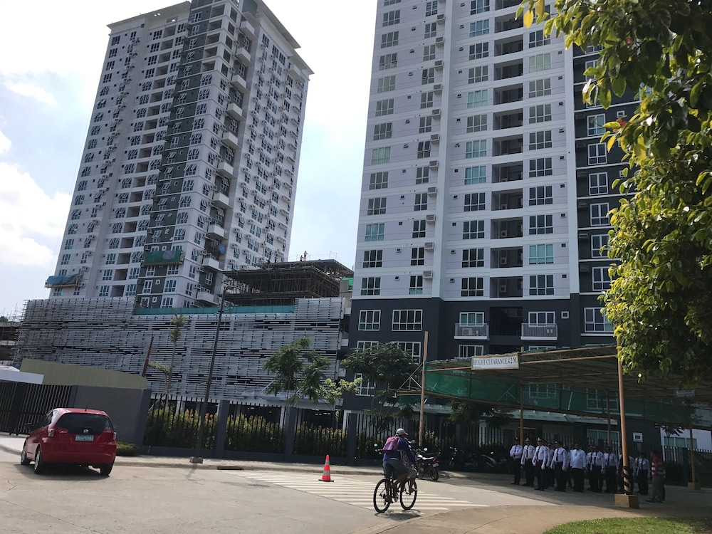 Studio Unit At Abreeza Place 46/50