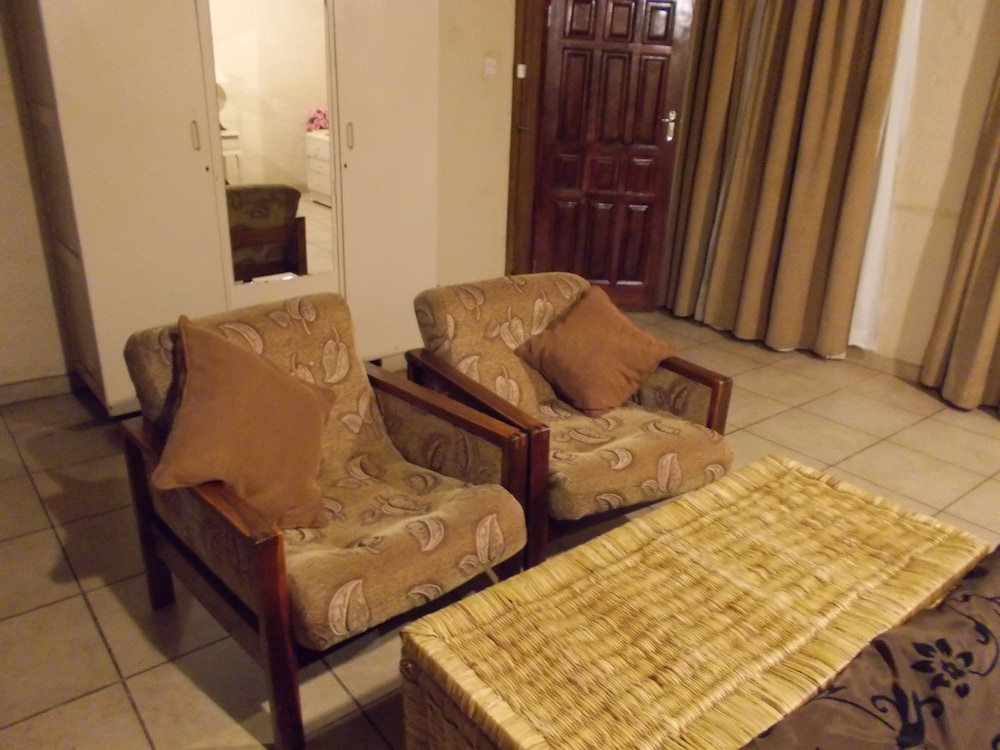 Ndeke Hotel 15/33