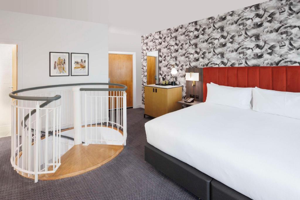 Duplex, Master, Suite, King Bed, Sofa