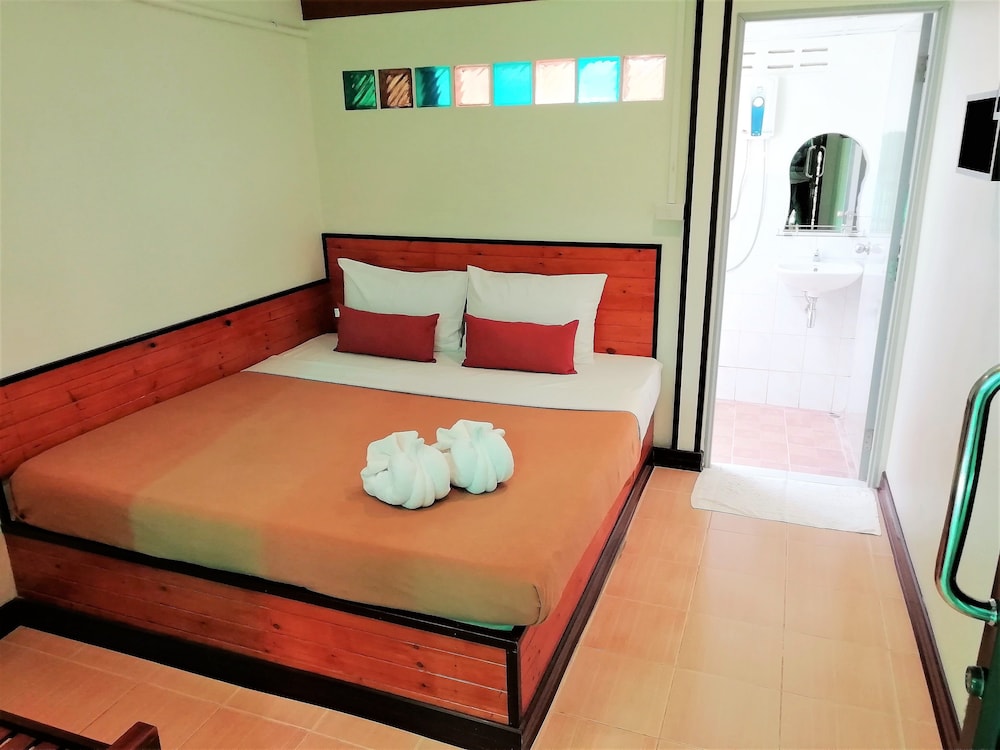 STANDARD, KING BED, PRIVATE BATHROOM
