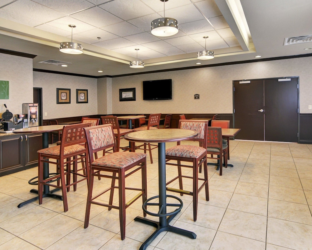 Comfort Inn Suites Near Lake Lewisville 33/43