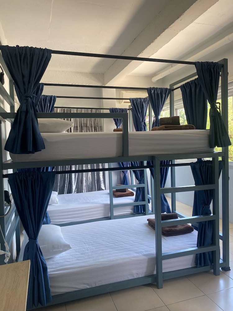FEMALE DORM, FEMALE ONLY