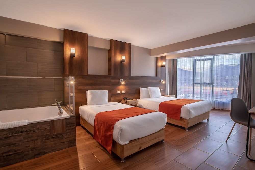 HOTEL POLO SANTA MONICA 8/19