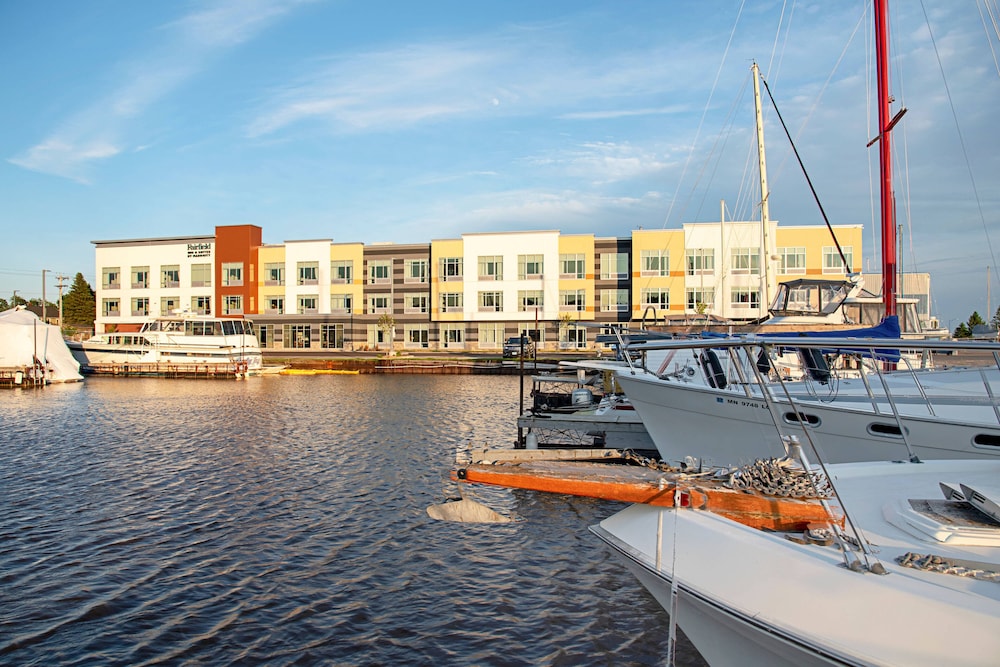 Fairfield Inn & Suites By Marriott Duluth Waterfront 40/41