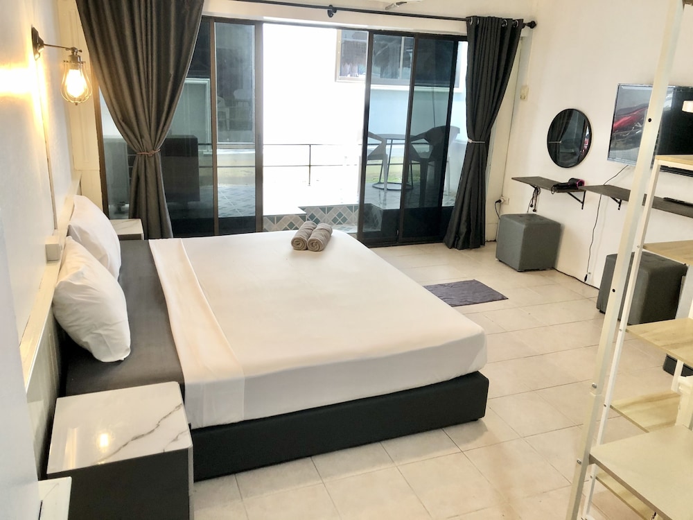 SUPERIOR, KING BED