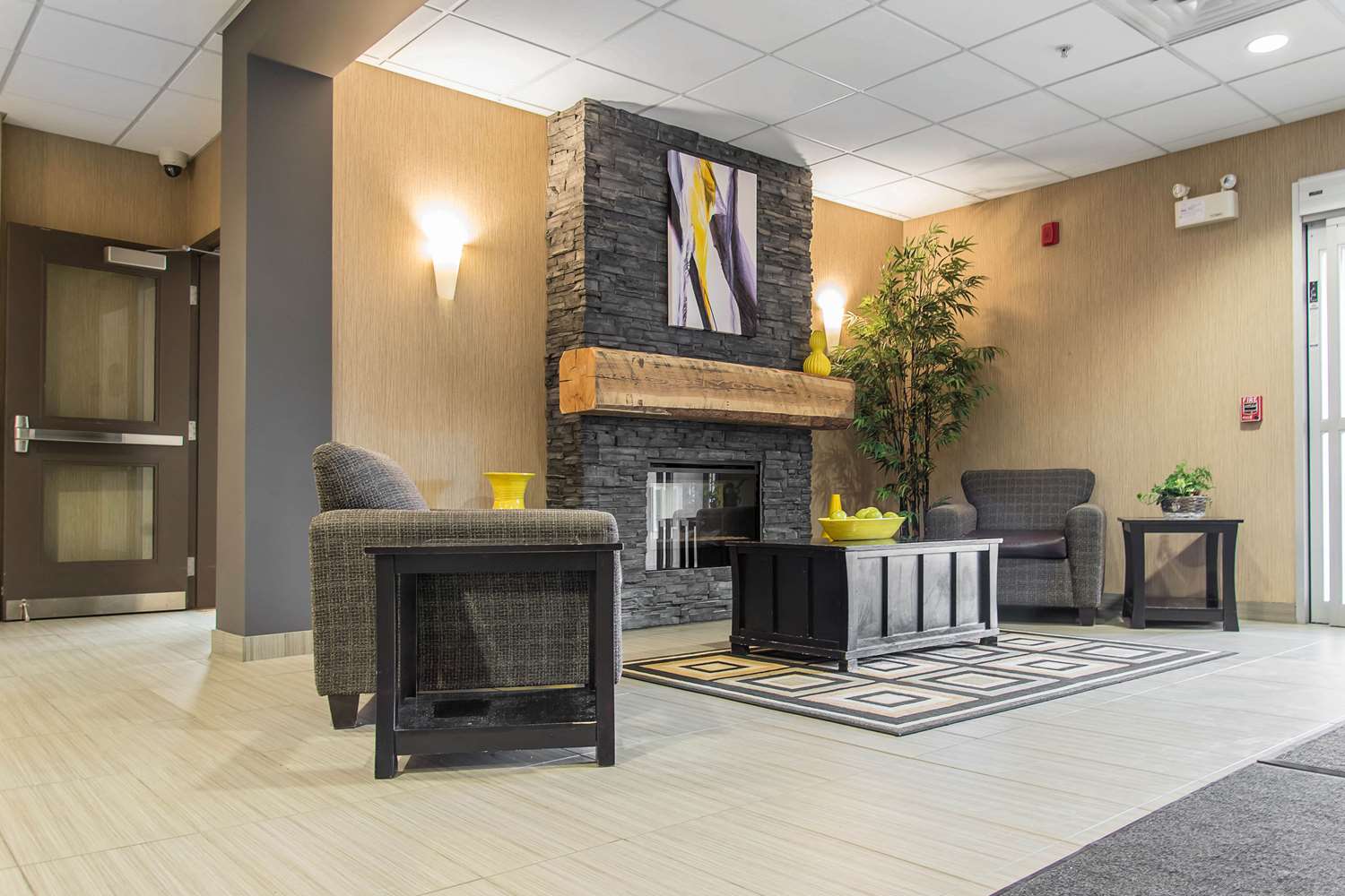 MainStay Suites Winnipeg Airport 6/39