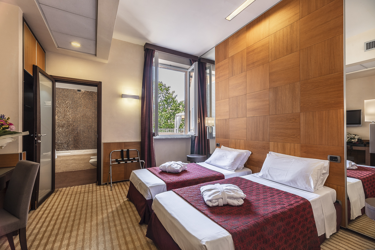 غرفة بسرير مزدوج أو سريرين منفصلين بإطلالة، Kolbe Hotel Rome 2/5
