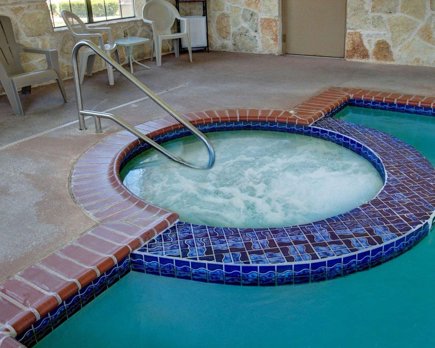 Quality Inn & Suites Glen Rose 10/23