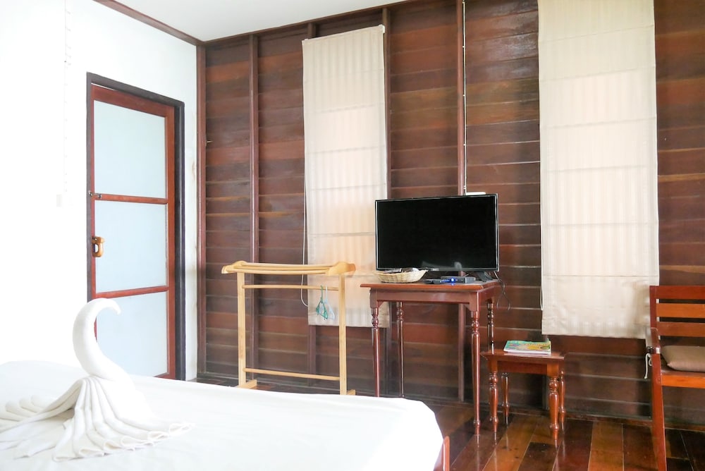 Home At Chan Resort 13/25