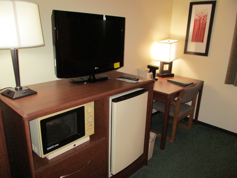 Northwoods Inn & Suites Blackduck 20/20