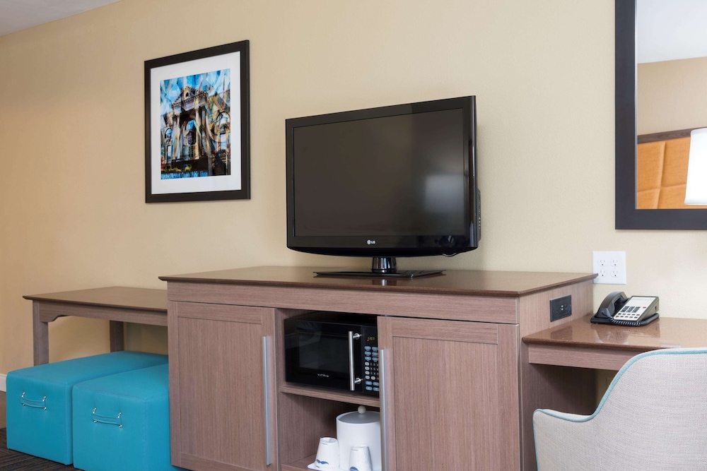 Hampton Inn & Suites Fremont 41/46