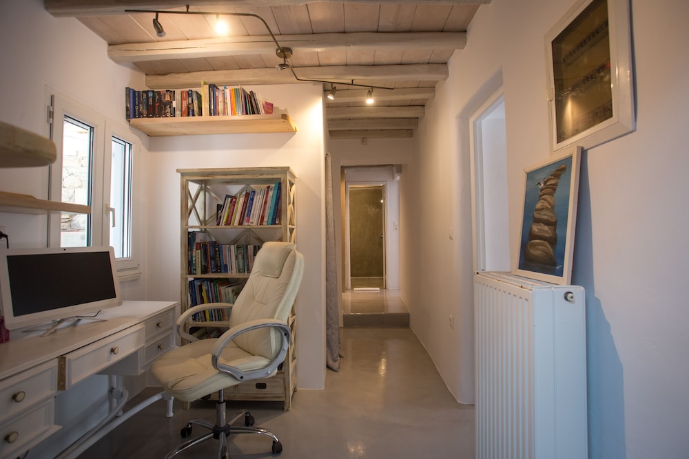 Flaskos Suites 41/50