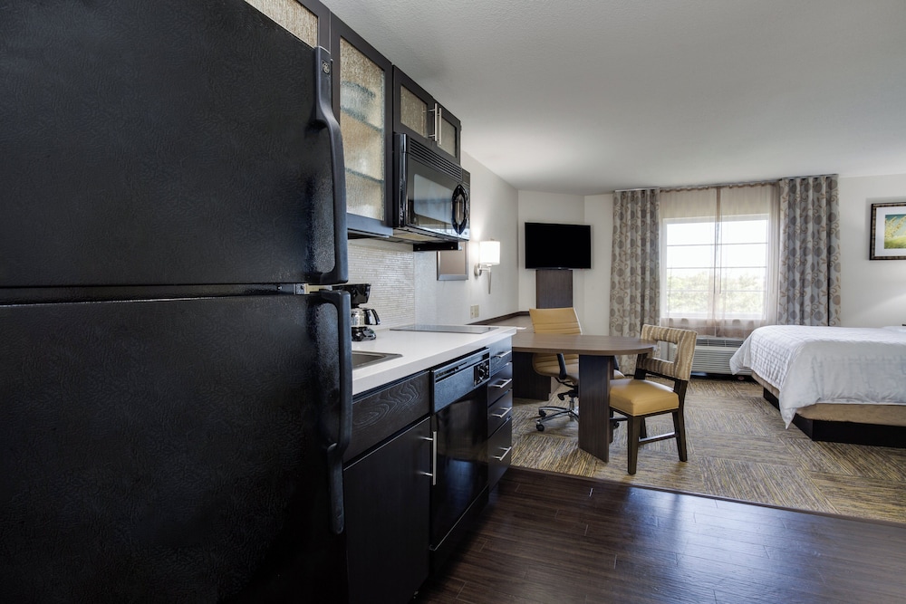 Candlewood Suites Ft. Lauderdale Airport Cruise 23/62
