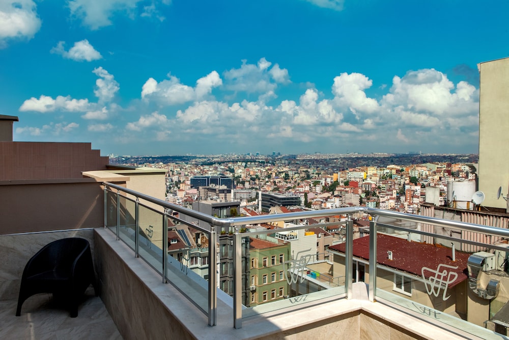 Ferman Hilal Hotel 6/63