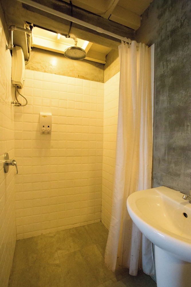 Atlas Bangkok Hotel 60/62