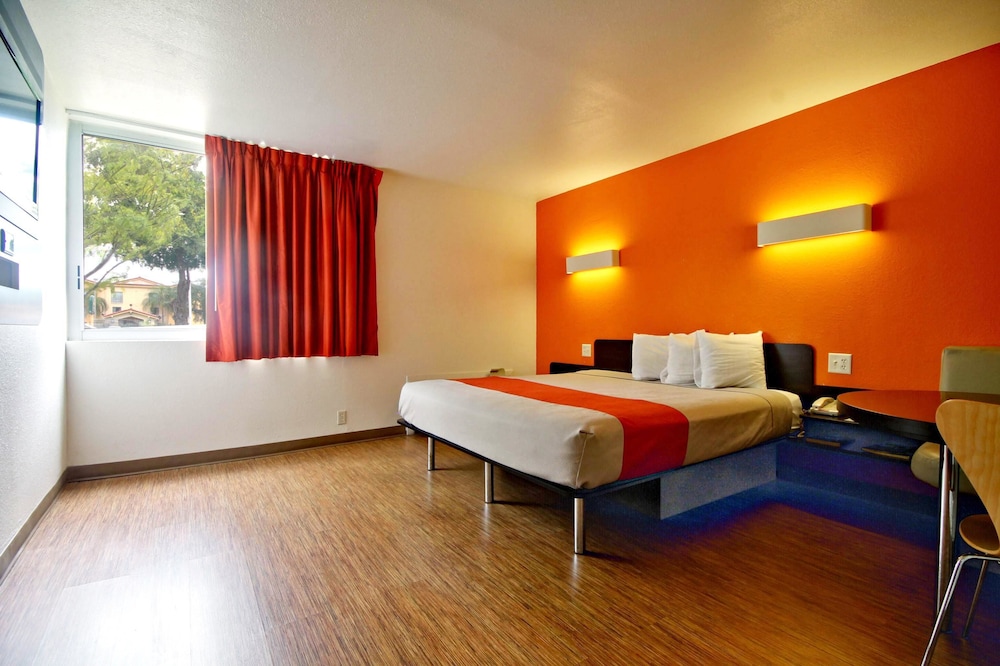Signature Inn Miami 18/60