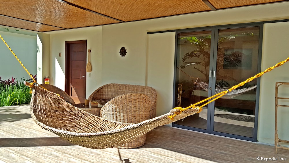 Munting Paraiso 50/66