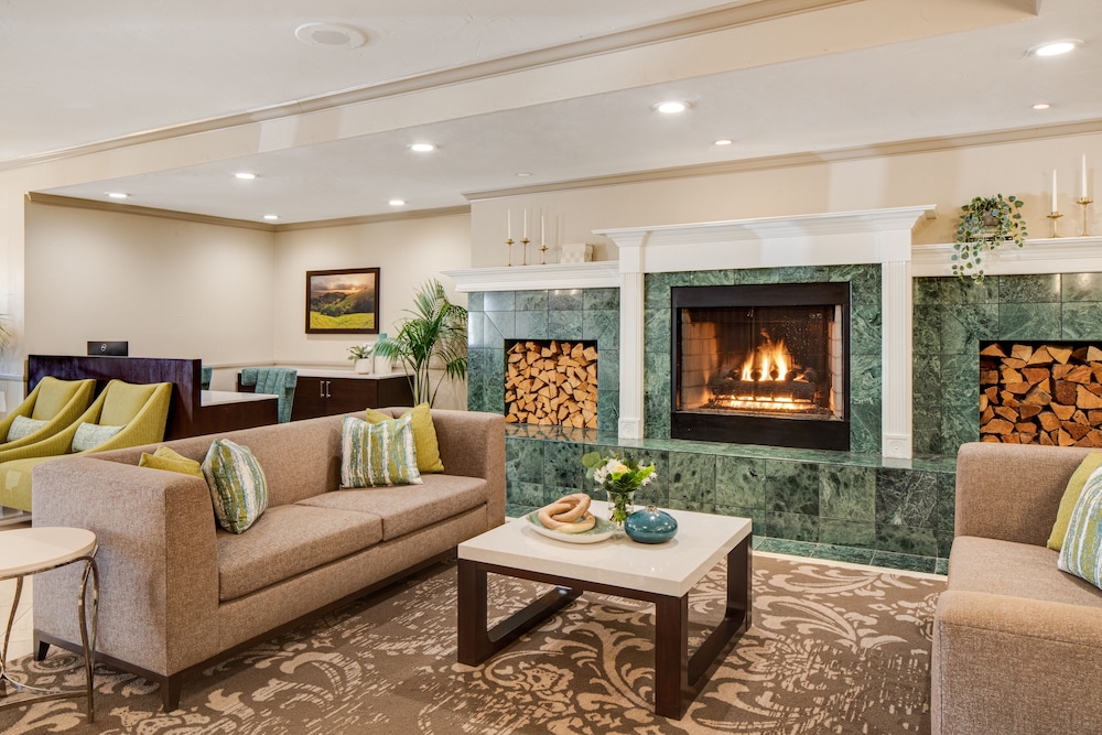 Ayres Inn Corona East 28/46