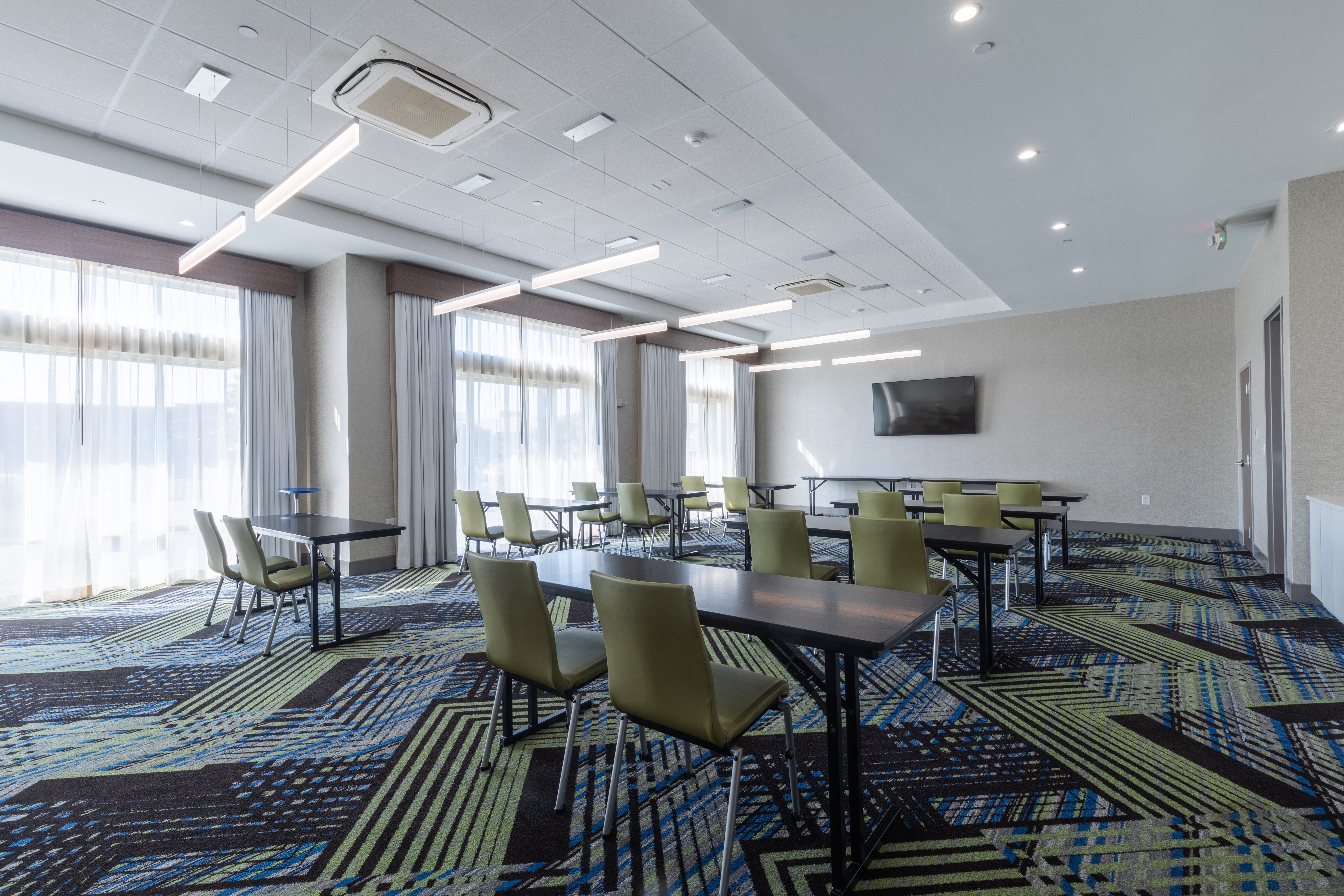 Holiday Inn Express & Suites Columbia Downtown – The Vista 54/60