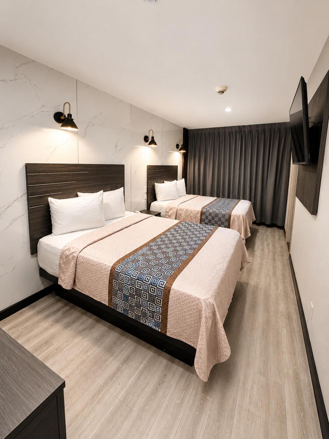 Tremont Hotel Bronx 21/50