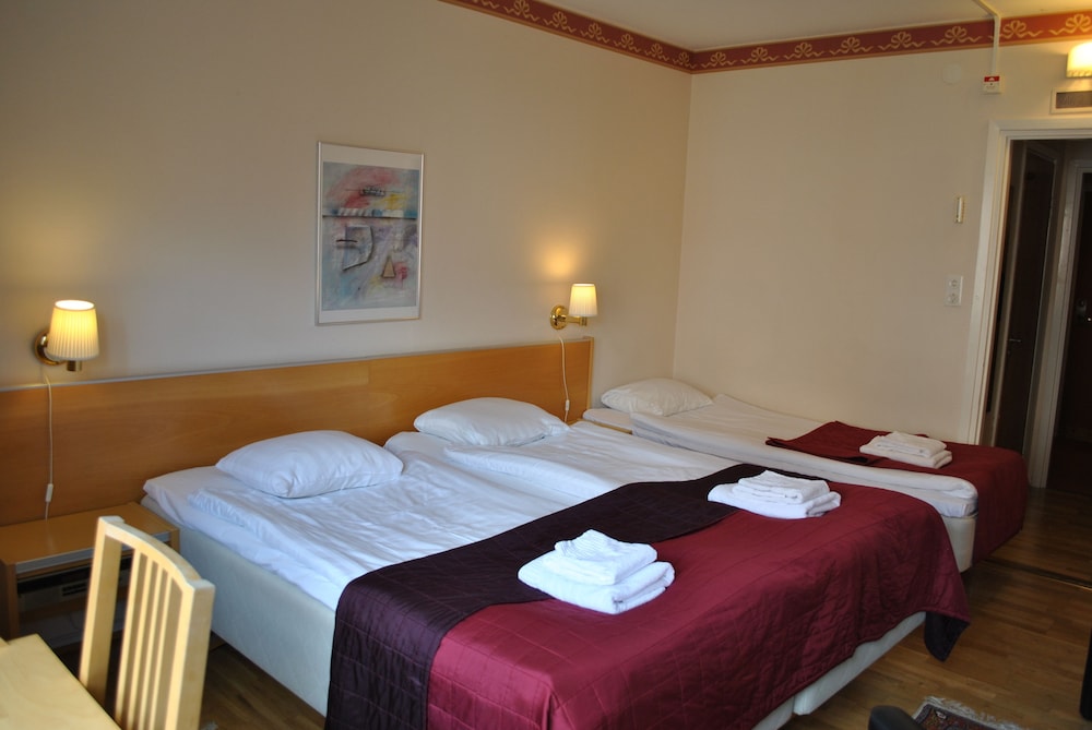 Solsta Hotell 12/42