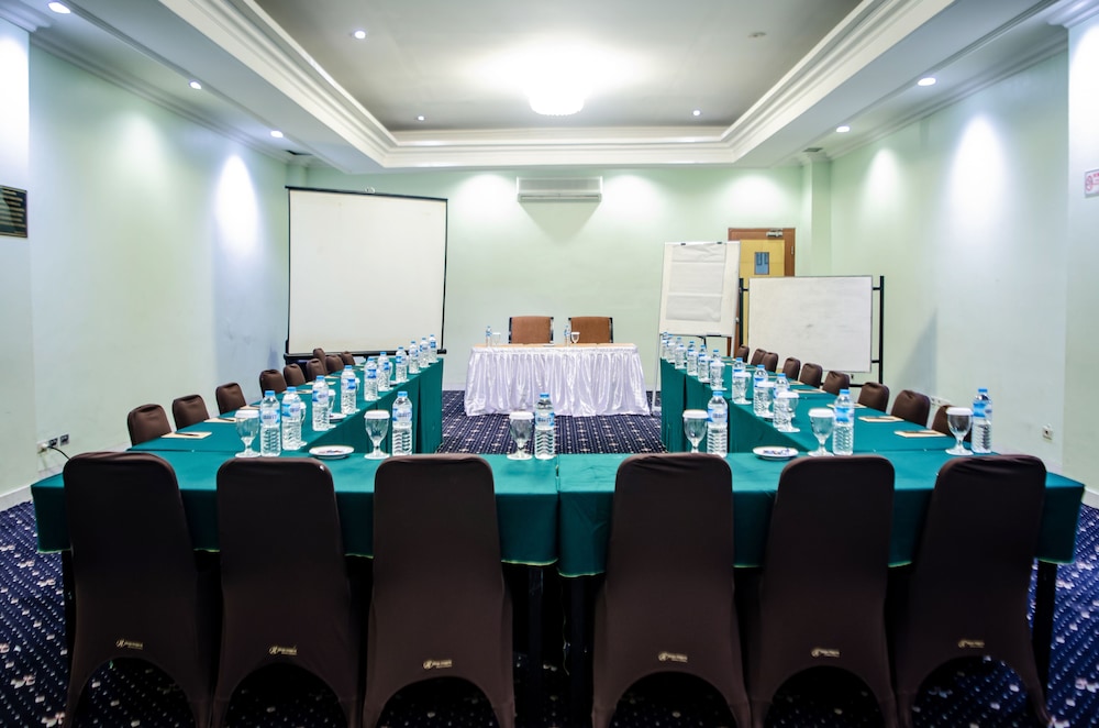 Mega Anggrek Hotel and Convention 51/57