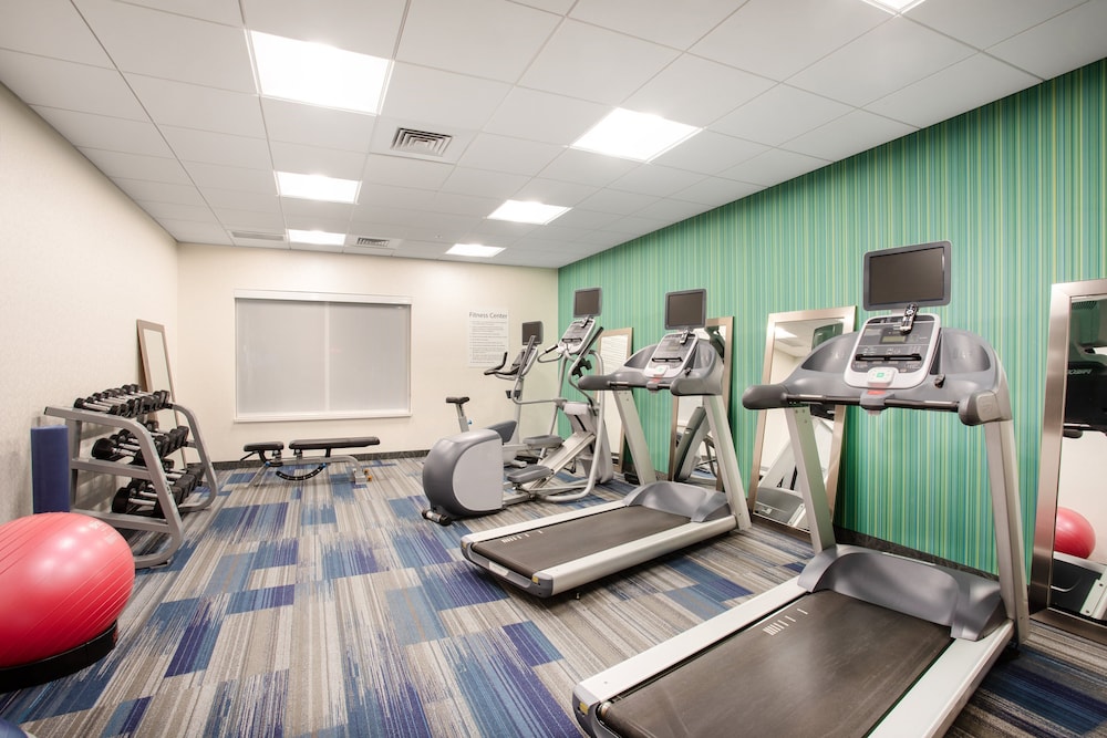 Holiday Inn Express Suites Great Bend 28/53