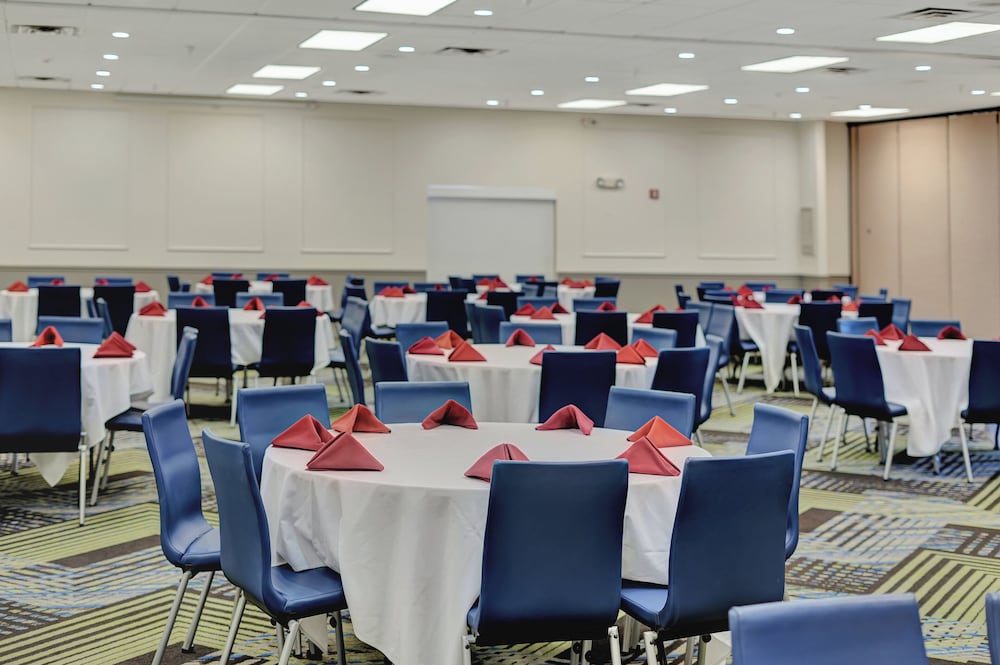 Holiday Inn Express Hotel Suites Beatrice 63/76