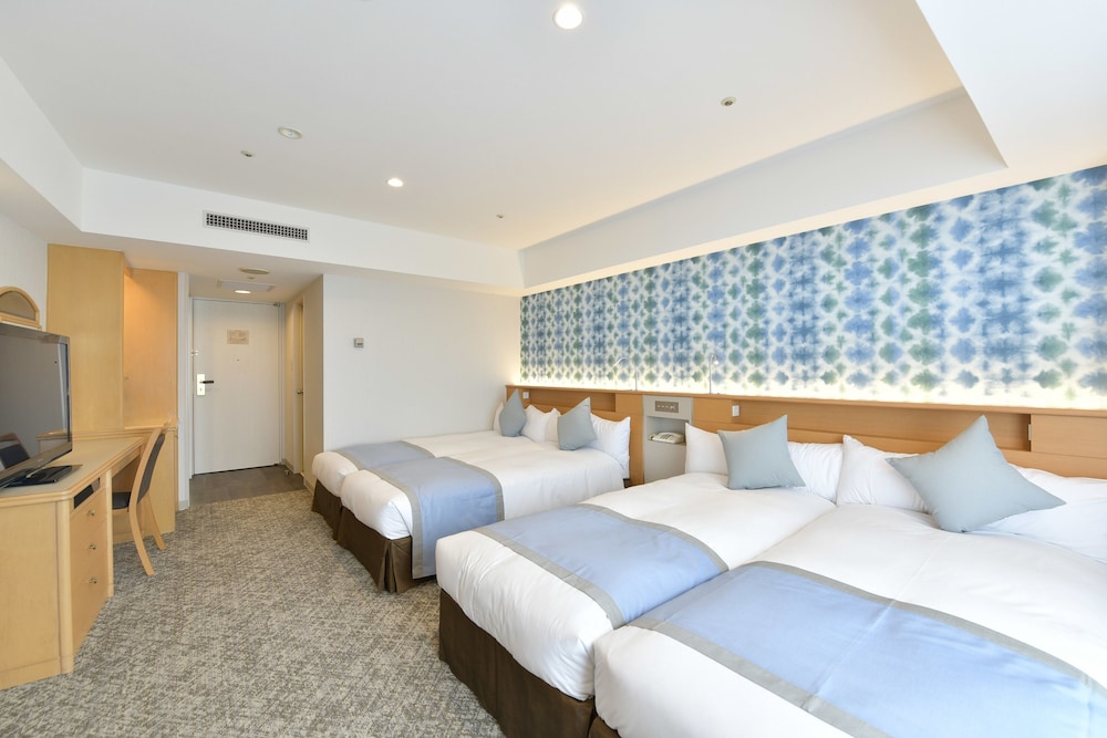 Hollywood, Quadruple, 4 Beds, West Wing, High Floor