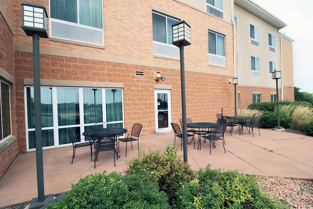 Fairfield by Marriott Inn & Suites Des Moines Airport 1/40