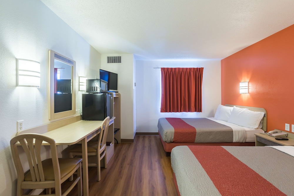 Motel6 Dale, IN 25/45