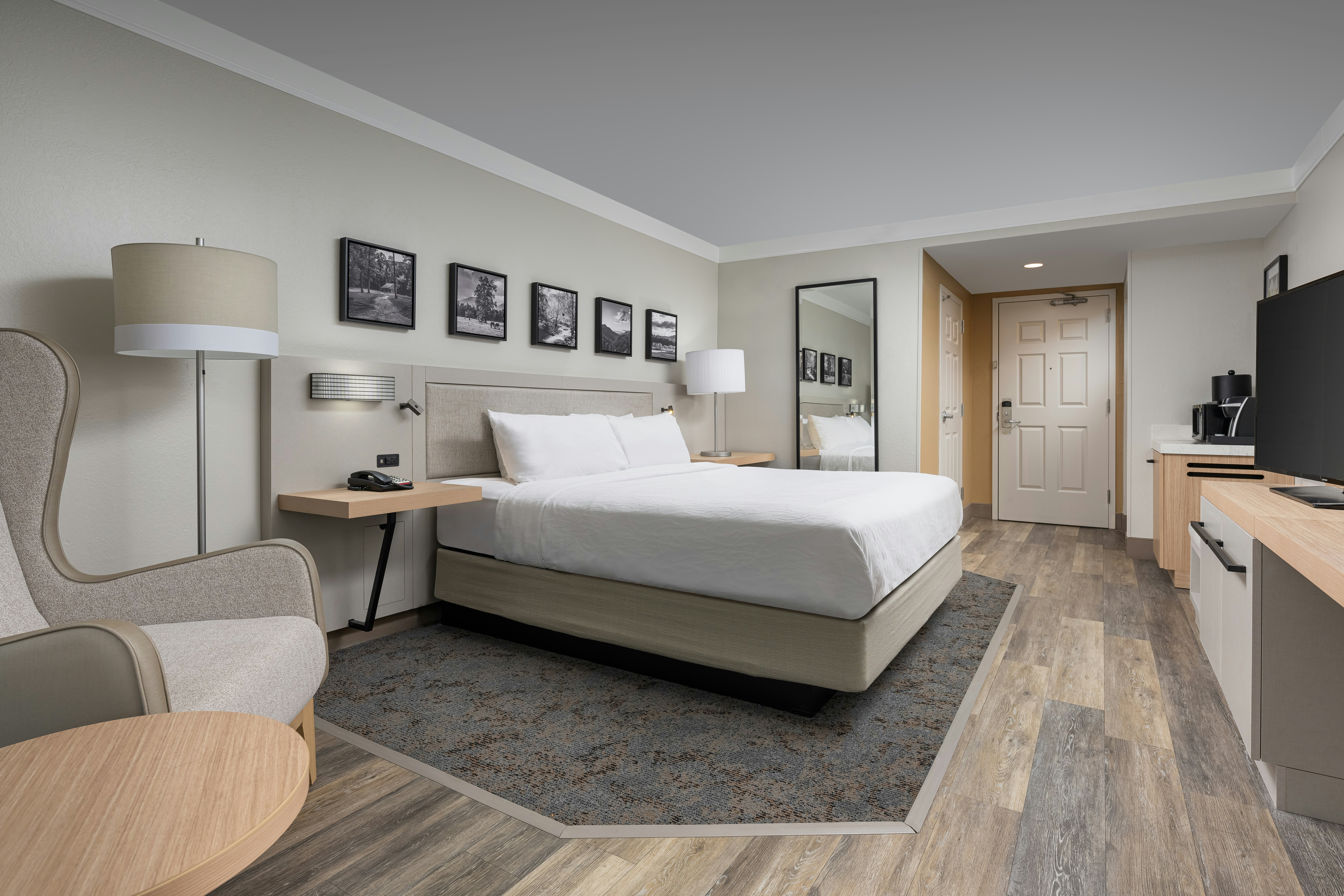 ROOM, KING BED, BALCONY