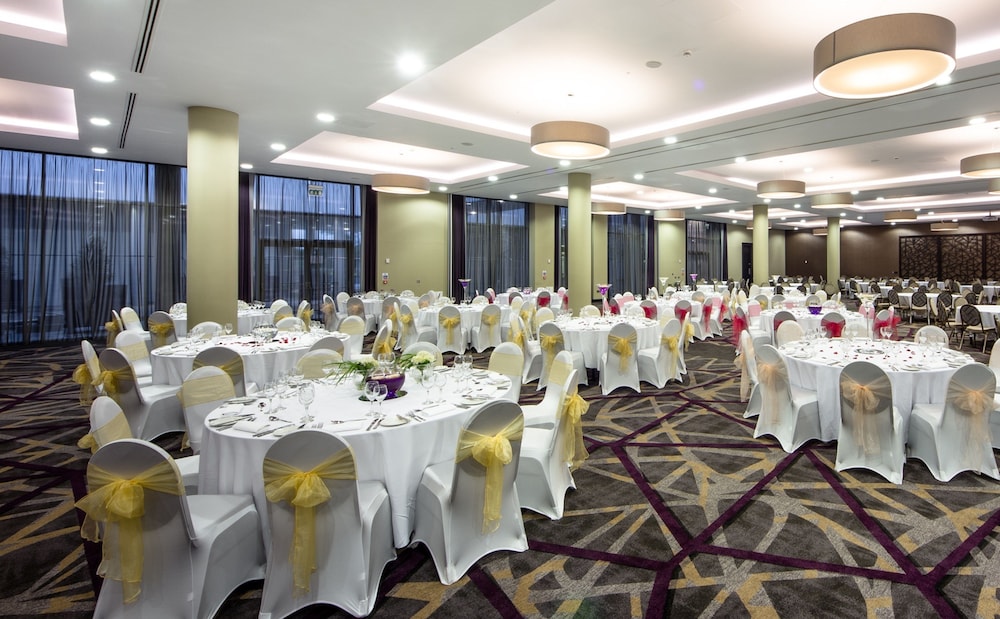 Heston Hyde Hotel 38/43