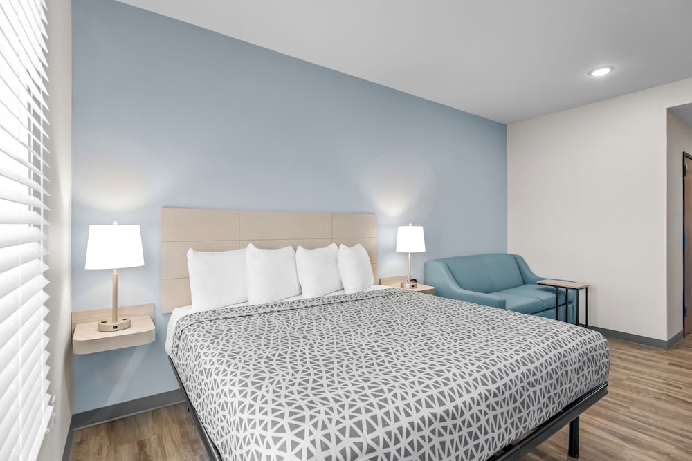 WoodSpring Suites Petersburg near Fort Lee 19/54