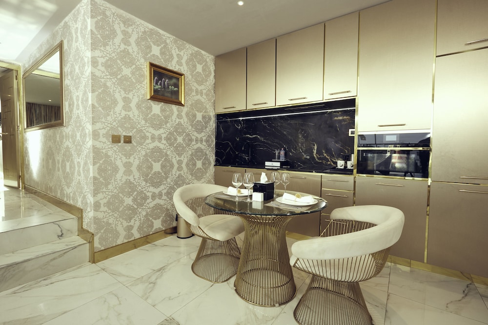 Number One Oxford Street Hotel & Suites 18/51