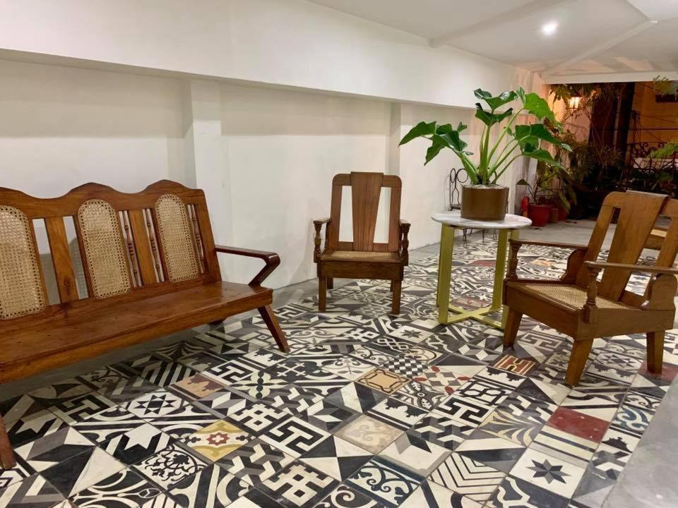 Courtyard Hotel 30/40