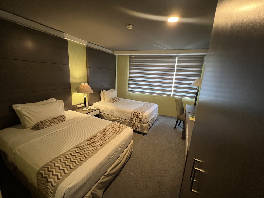88 Courtyard Hotel 20/52