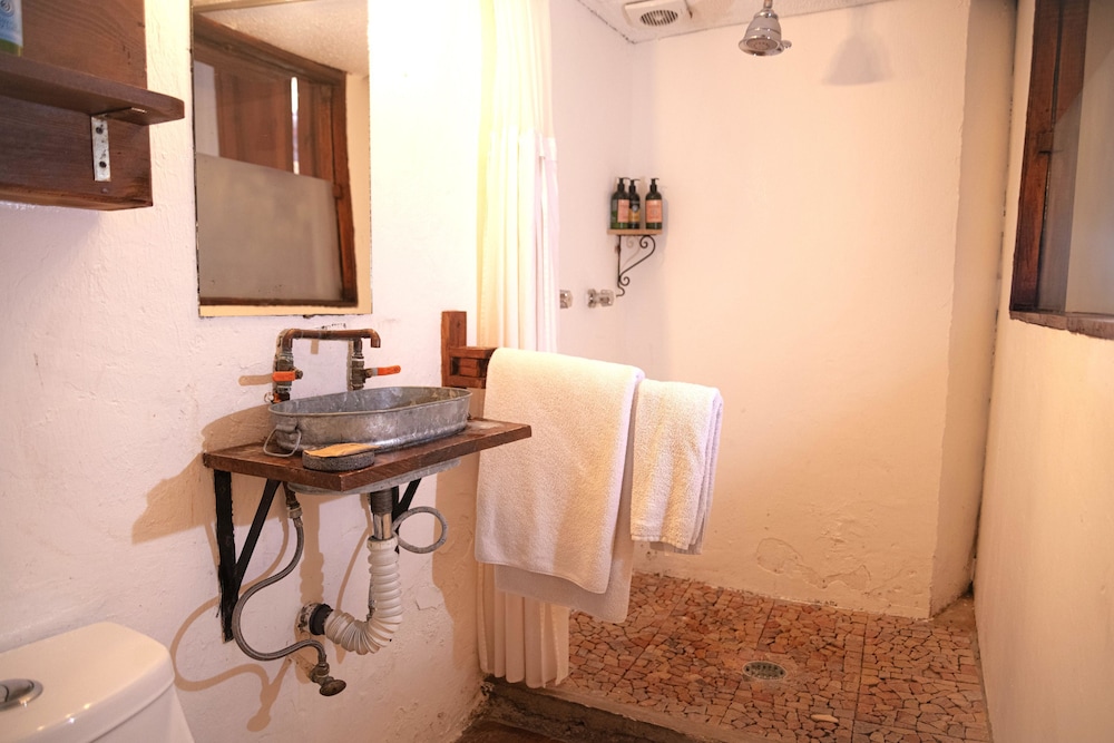 Sereno Art Hotel 67/78