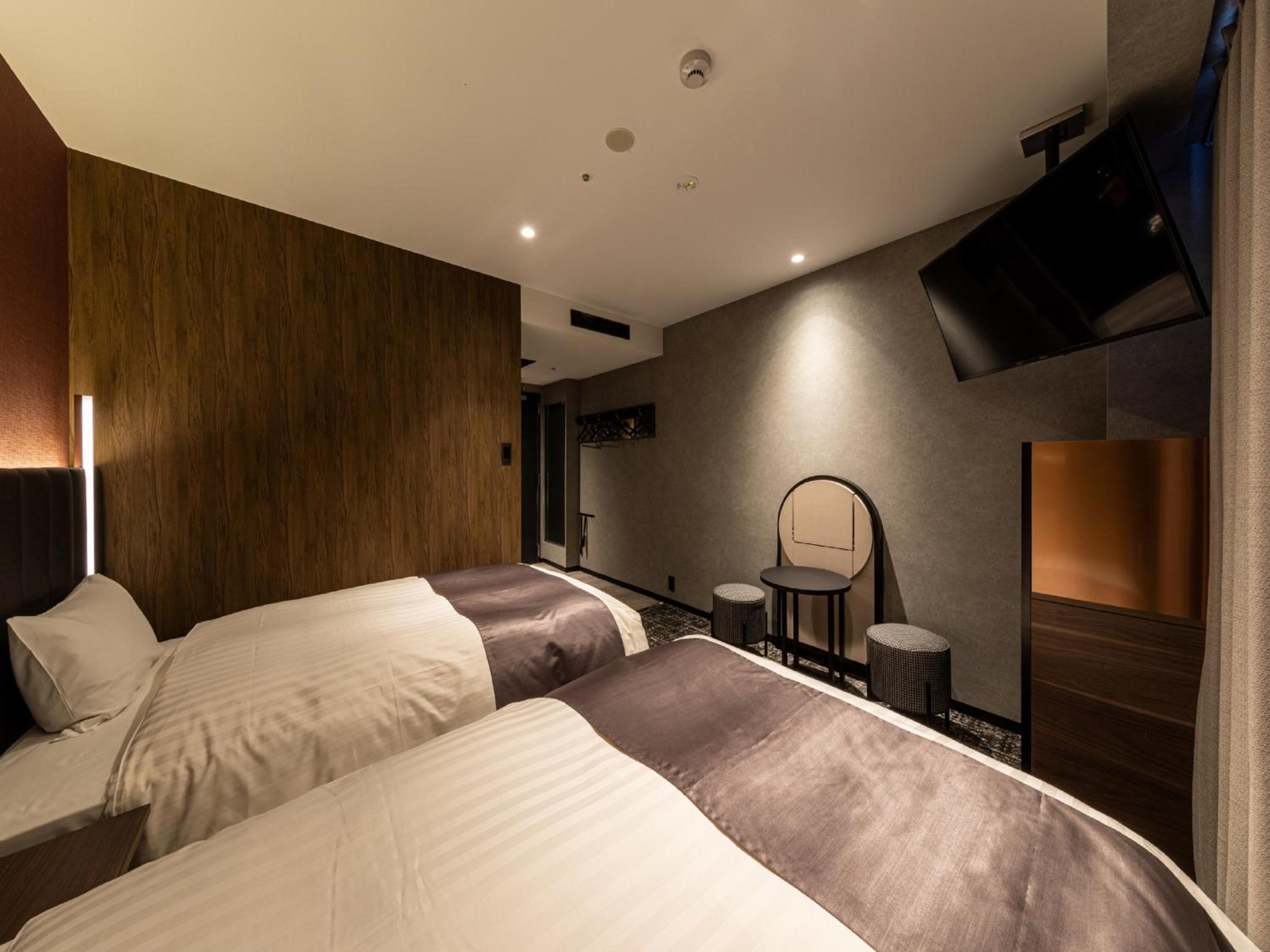Moderate, Twin Beds