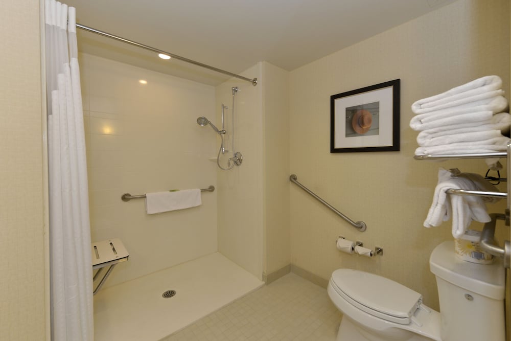 غرفة قياسية بسريرين كوين لذوي الإعاقة، Holiday Inn Express Hotel Suites Waterloo St Jacobs 3/5