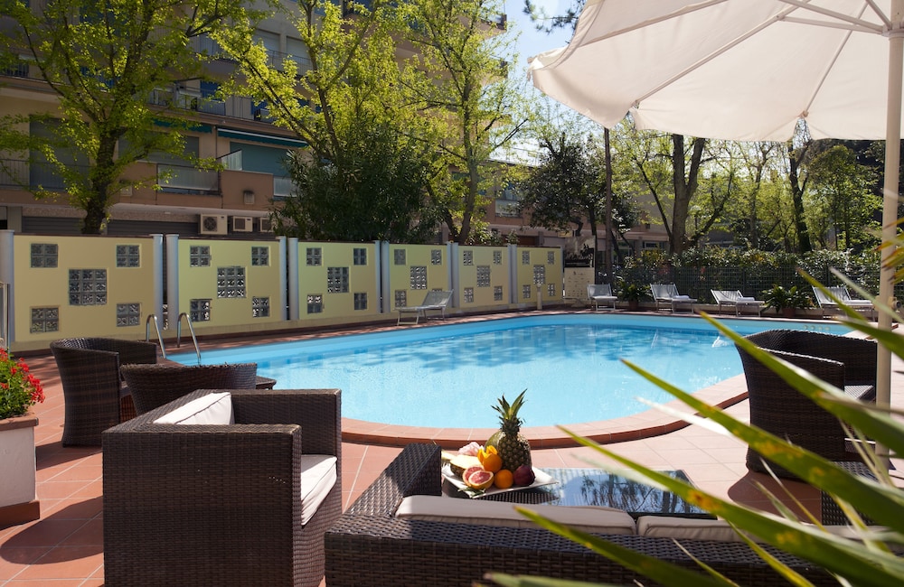 Astoria Suite Hotel 34/41
