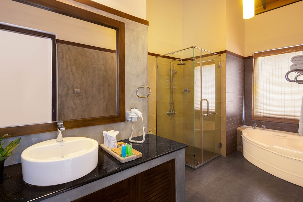 Chaarya Resort Spa By Chandrika 60/60
