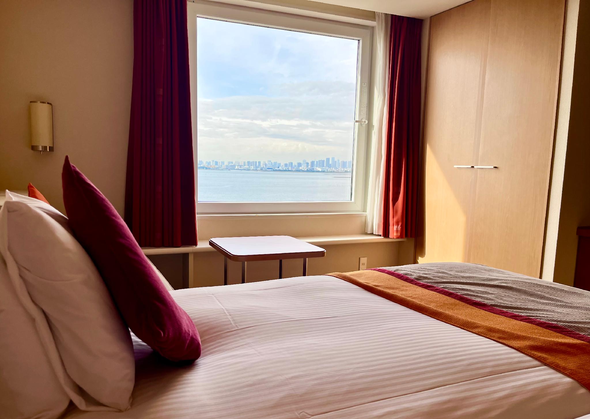 Harmony, Twin Beds, Bay View