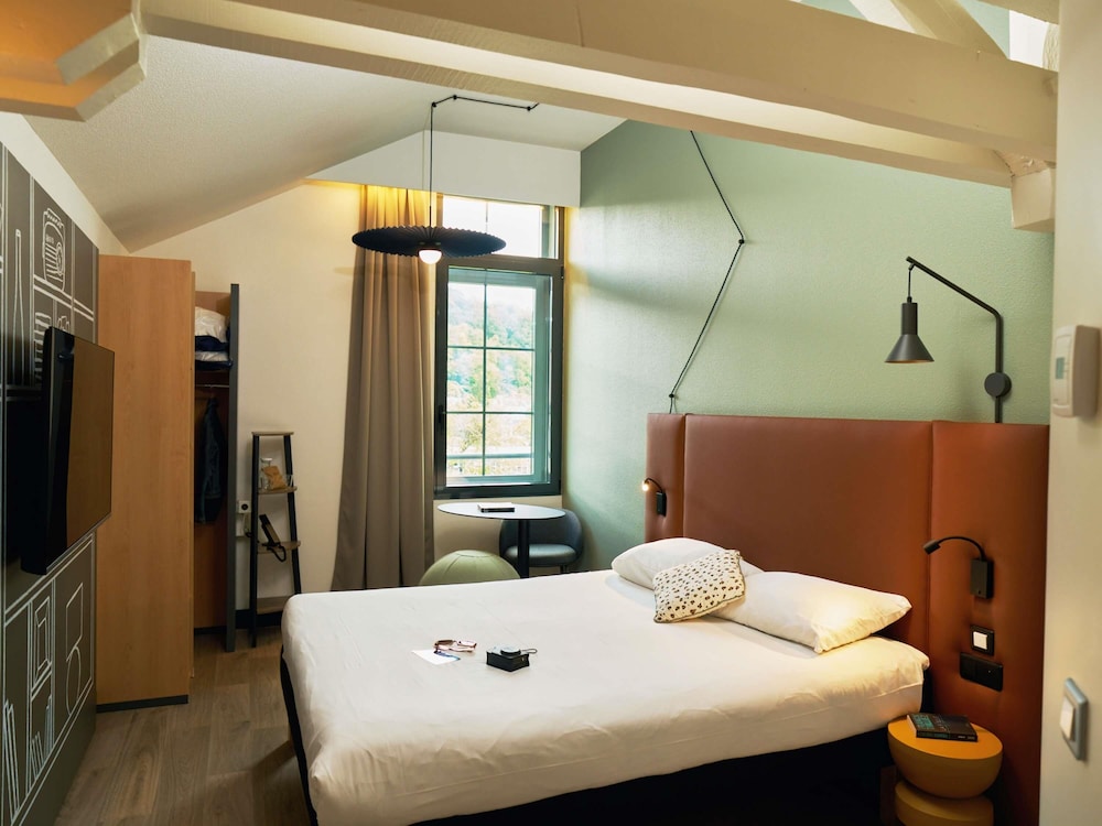 Room, Double Bed, Small